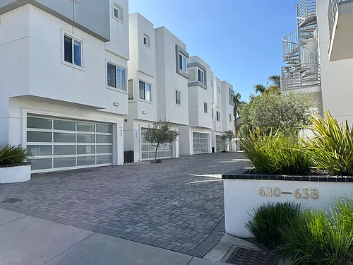 646 4th St Photo 1