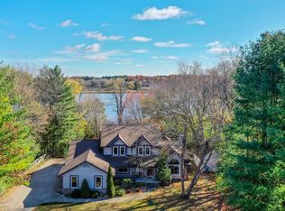 W312S6466 Willow Springs Dr, Mukwonago, WI 53149
