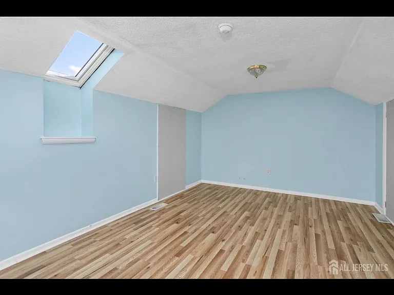 16 Hampshire Dr — Photo 9