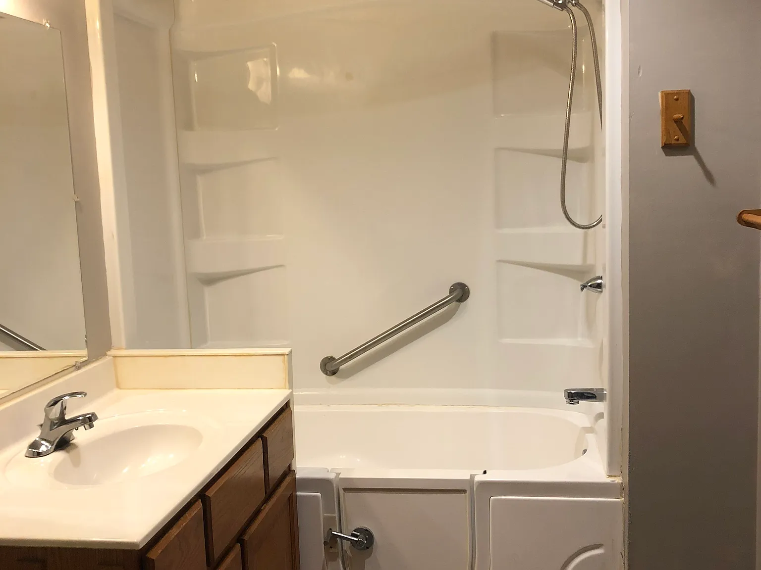 2 bed, 1075 sqft, $1,015 — Photo 3