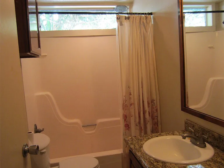 512 W Polk St — Photo 9