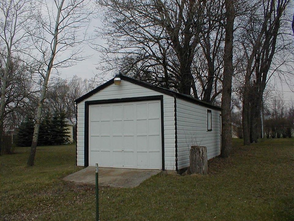 2nd image of 204 2nd Ave