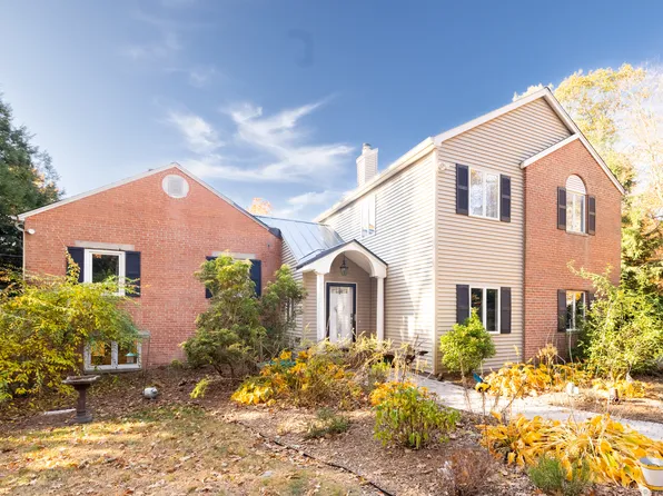 81 Woods Road, Bethany, CT 06524