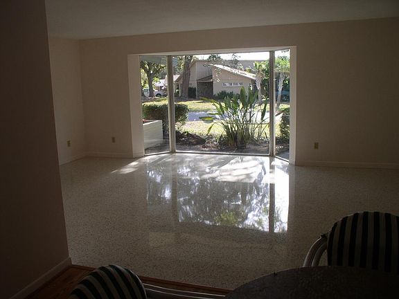 Formal Living Room W/Bay Window