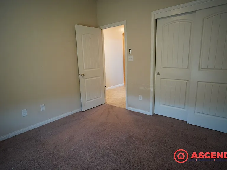 7918 Rhine Dr — Photo 8