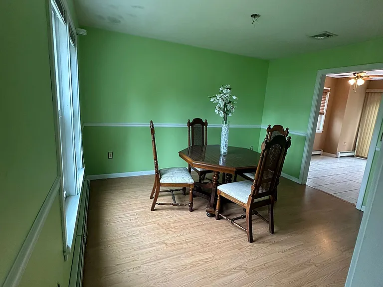 44 Clinton Dr — Photo 7