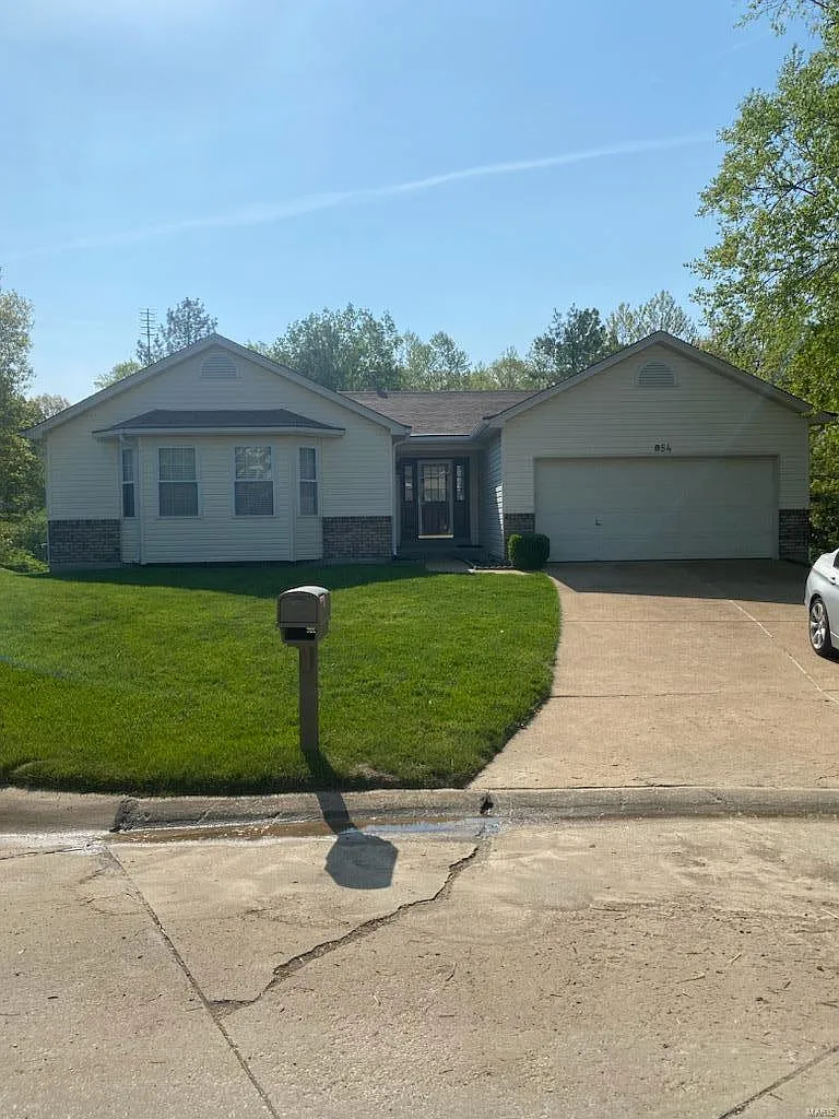 854 Crescent Ridge Dr photo 1