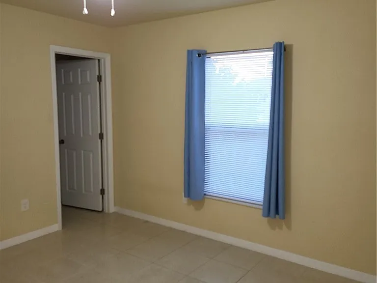4525 SW 8th Pl — Photo 5