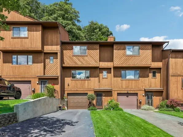 87 Metro Vista Dr, Hawthorne Boro, NJ 07506