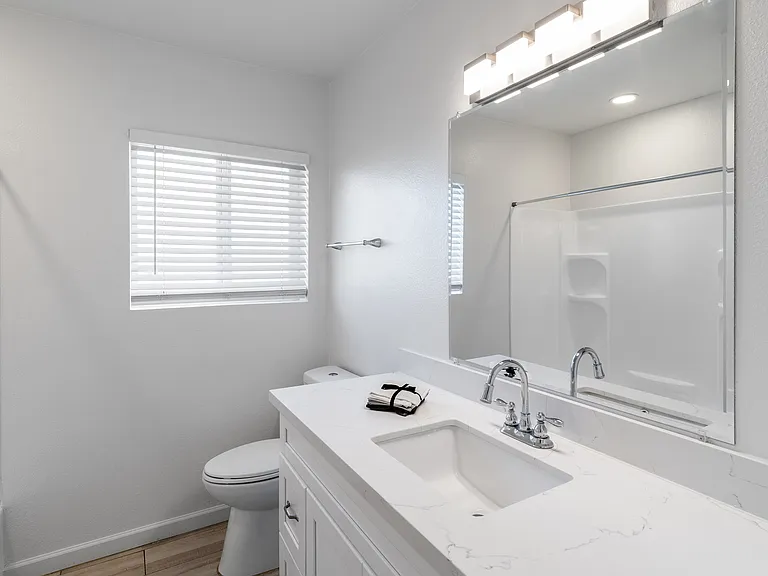 Hall bath with tub/shower combo