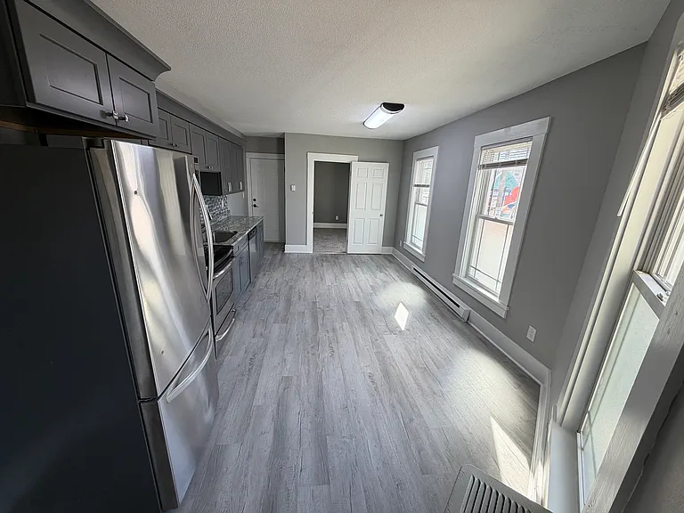 28 King St #2 — Photo 4