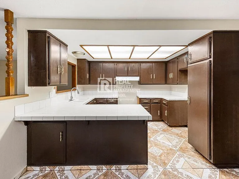 16653 Mallory Dr — Photo 31
