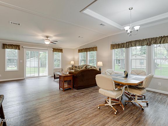 3rd image of 884 Nixon Ln