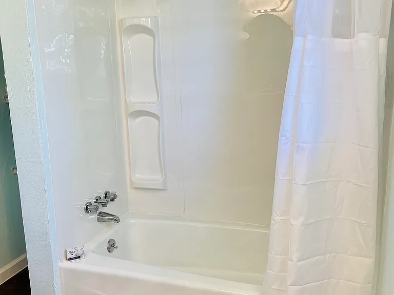 105 NE Railroad Ave — Photo 4