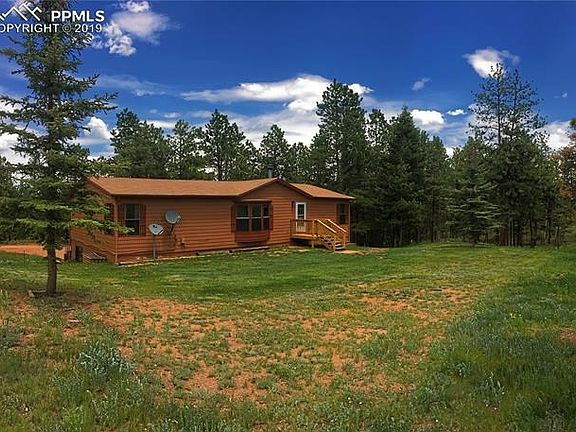 Fenced Back Yard Perfect for Entertaining, Your Cherished Family Pets or just the Back Yard Fire Pit!