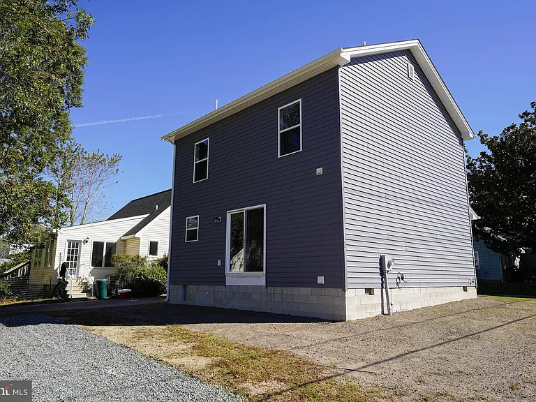 621 Cedar St — Photo 4