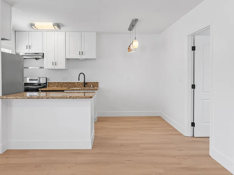 1413 Hemlock Ave — Photo 5