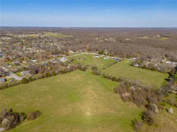 137 E Splitlog St #190, Goodman, MO 64843