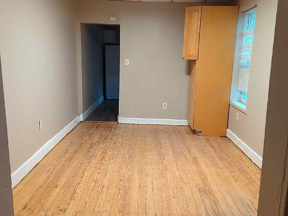 5th image of 1221 W 4th St #1