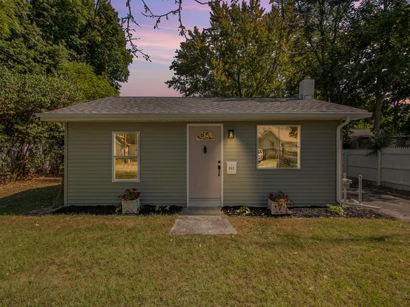 311 S Maple St, Hartford, MI 49057