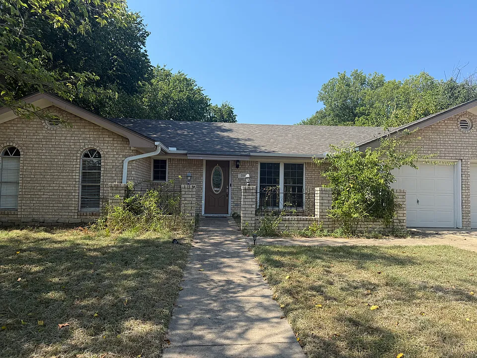 204 W Cherokee Dr