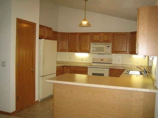 2nd image of 2218 Wood View Dr