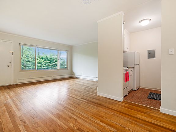 4th image of 831 W Nickerson St APT 11
