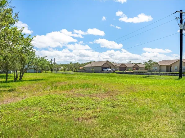 212 Timber Lane Loop, Rockport, TX 78382