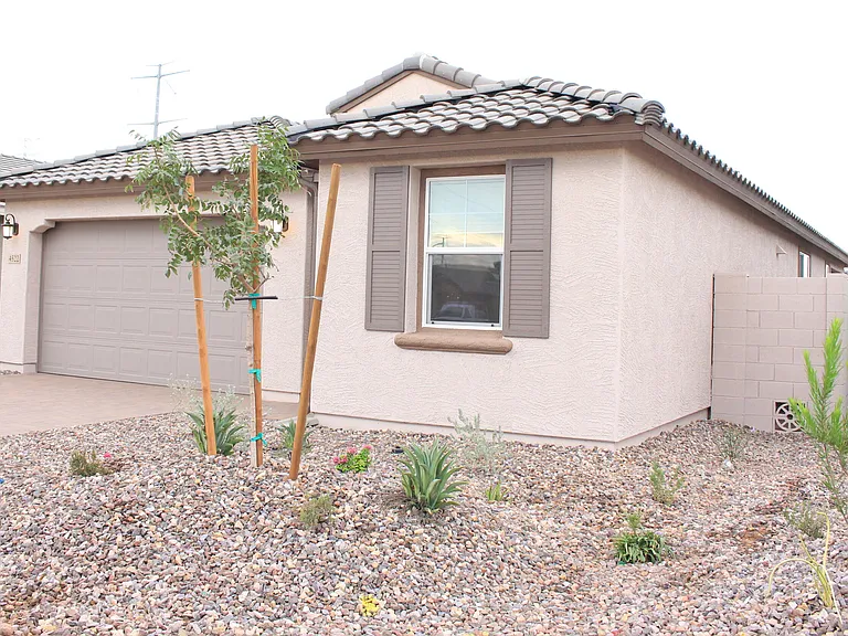 4522 S 127th Dr — Photo 2