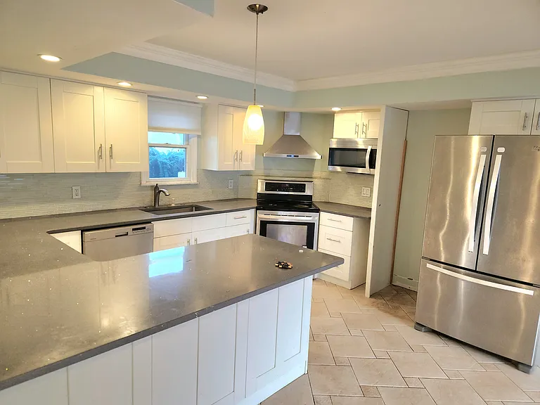 34 Arch Ln — Photo 4