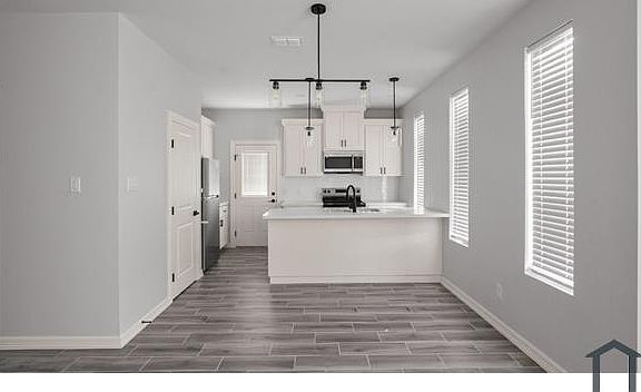 3rd image of 404 N Onyx Ave