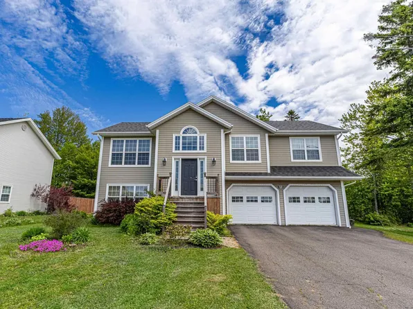 49 Parkway Dr, Charlottetown, PE C1E 2M3