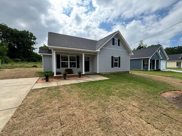 633 Clary St, Thomson, GA 30824