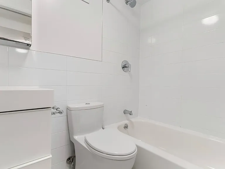 210 E 22nd St #1A — Photo 6
