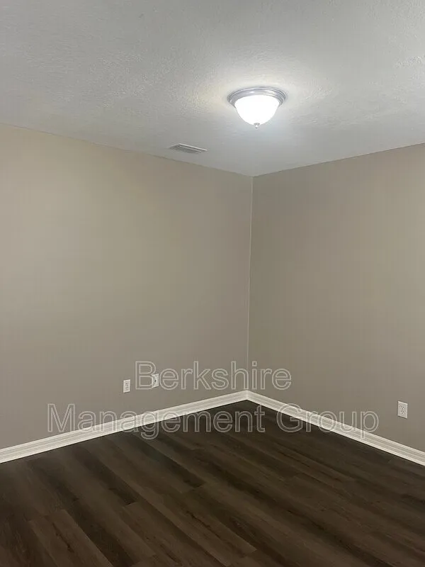 3 bed, 3.0 bath, 1686 sqft, $1,925 — Photo 3