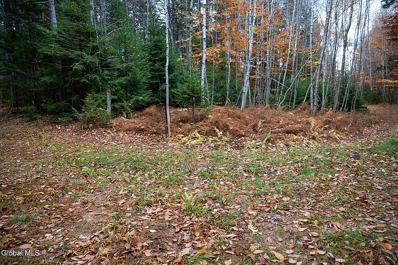 3rd image of L4.123 Off Eminence Road