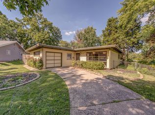 8423 Rosalind Ct, Saint Louis, MO 63114