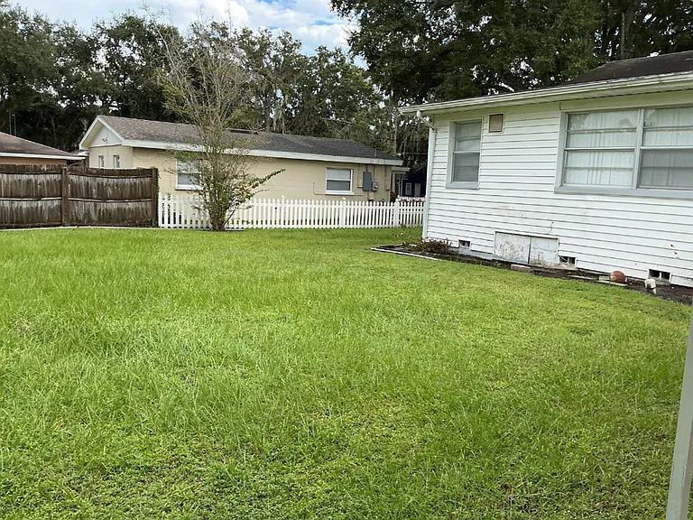 720 Lakehurst St — Photo 15