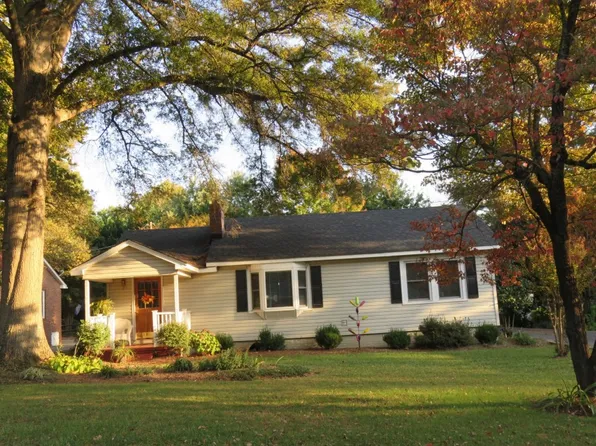 210 N Oak St, Lowell, NC 28098