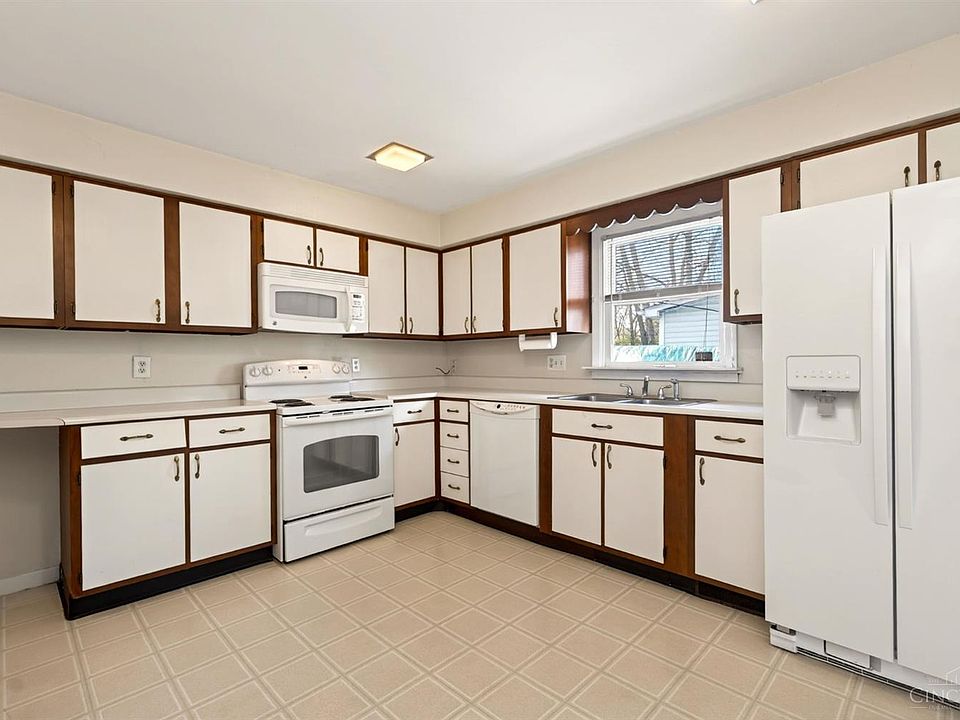 2nd image of 704 17th Ave