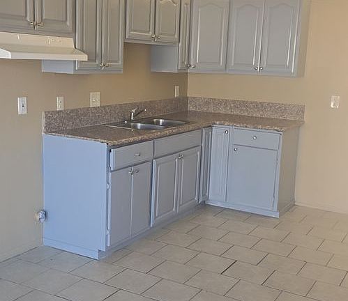 5th image of 821 N Vineyard Ave #D