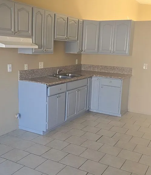 821 N Vineyard Ave #D — Photo 5