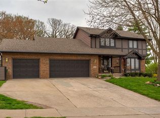 2301 Ridgewood Dr, West Des Moines, IA 50265