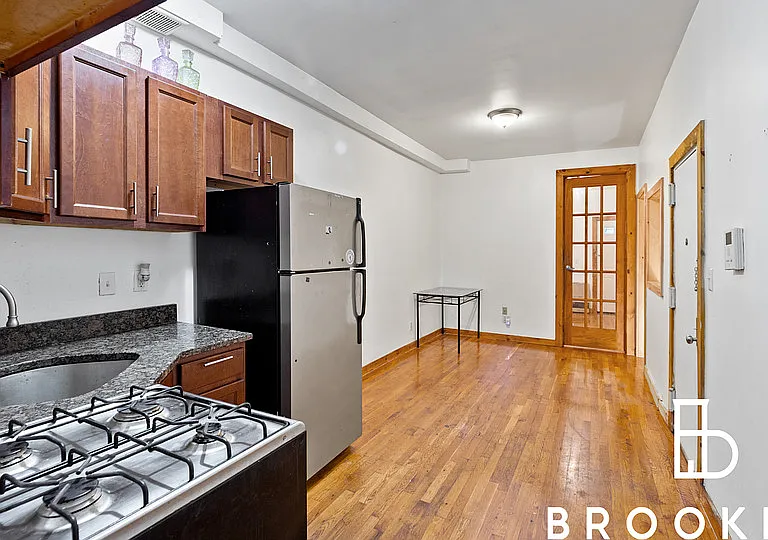 1505 Gates Ave #1B — Photo 4