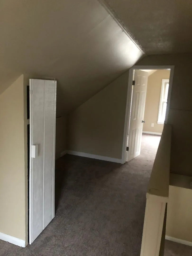 3 bedroom/1 bath 2 car garage — Photo 4