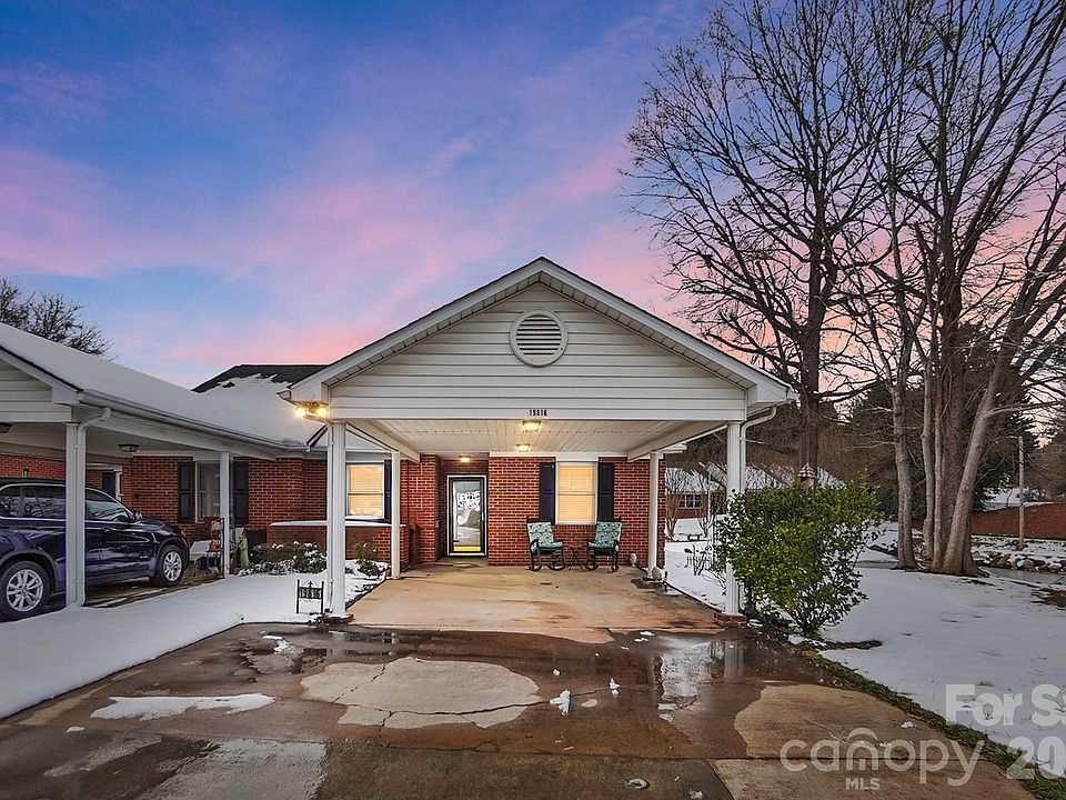 1st image of 19816 Oak Leaf Cir
