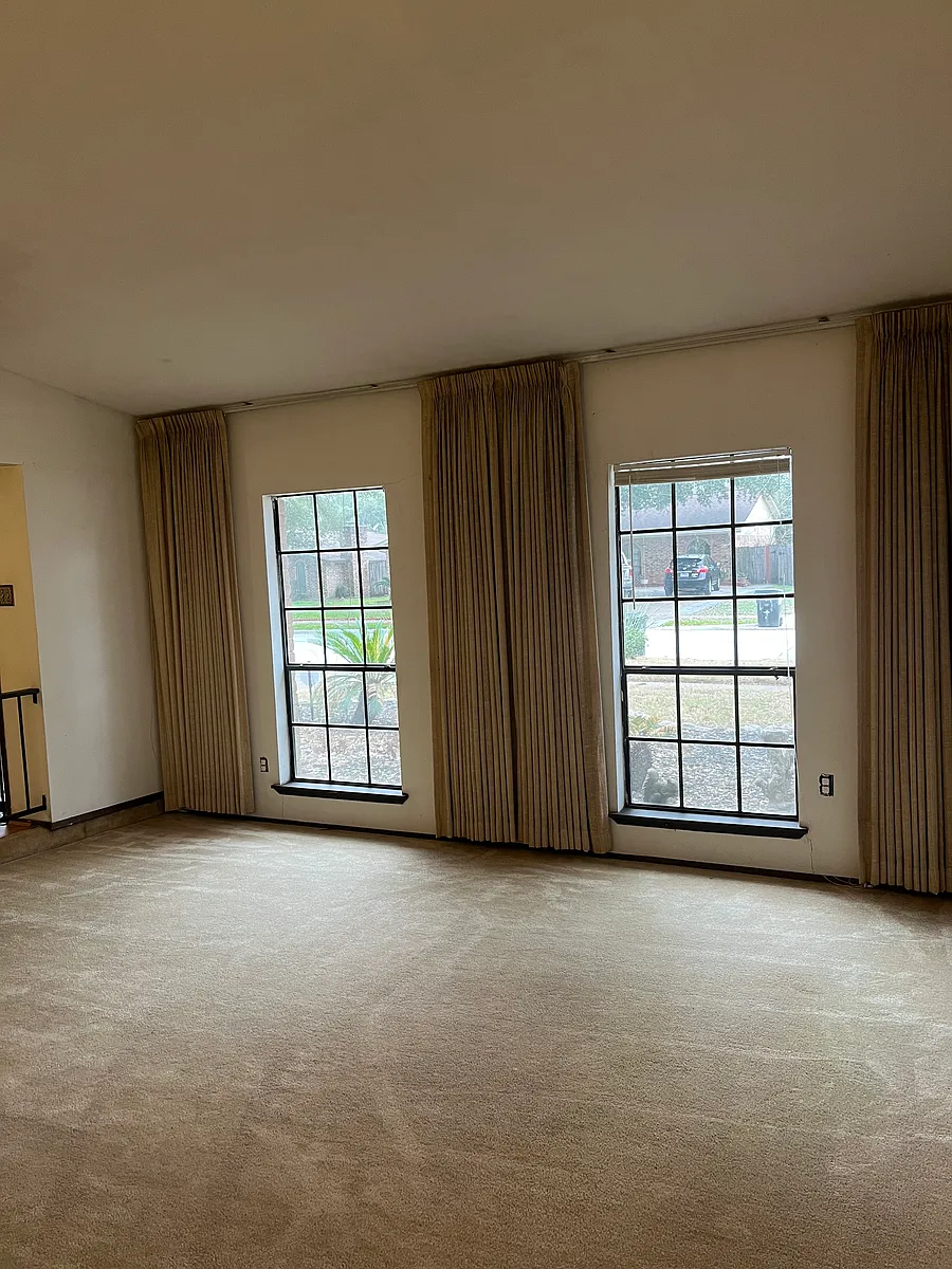 Large living room - 3815 Coltwood Dr