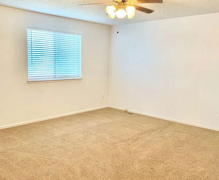 1543 Kennedy Ave — Photo 7