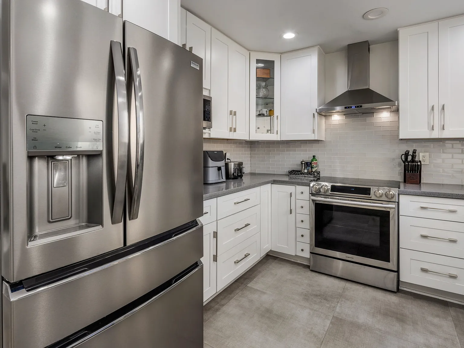 3 bed, 2.5 bath, 3010 sqft, $4,250 — Photo 4