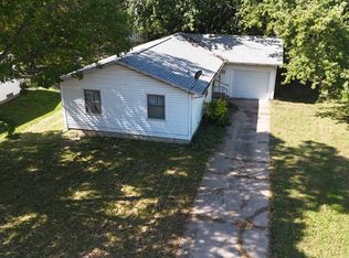 711 Random Rd, Hesston, KS 67062